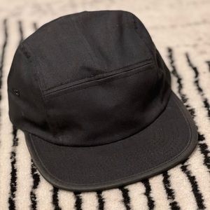 NWOT Classic Men’s 5 panel hat with clip closure adjustable